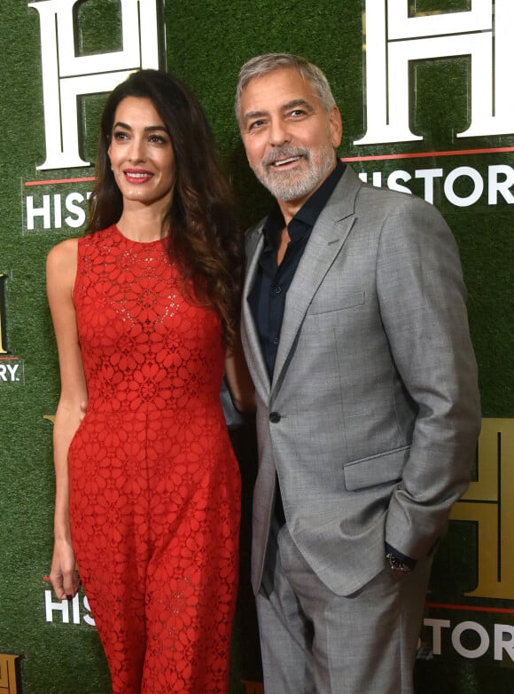 Alors, la famille Clooney quittera-t-elle définitivement la France ?
Amal et George Clooney au photocall de la soirée "HISTORYTalks 2022: Your Place in History" dans le DAR Constitution Hall de la Maison-Blanche à Washington, DC, le 24 septembre 2022.