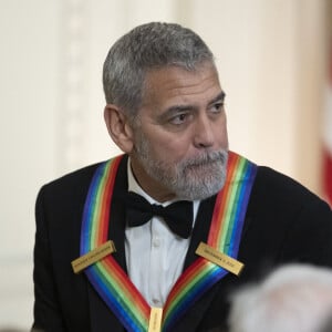 George Clooney lors de la 45ᵉ cérémonie des "Kennedy Center Honors" à Washington, DC, le dimanche 4 décembre 2022.