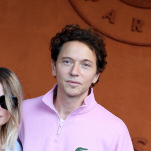 Mélanie Thierry et son compagnon, le chanteur Raphaël - Les célébrités au village lors des Internationaux de France de tennis de Roland Garros 2024 à Paris. Le 29 mai 2024. © Jacovides-Moreau / Bestimage 