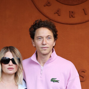 Mélanie Thierry et son compagnon, le chanteur Raphaël - Les célébrités au village lors des Internationaux de France de tennis de Roland Garros 2024 à Paris. Le 29 mai 2024. © Jacovides-Moreau / Bestimage 