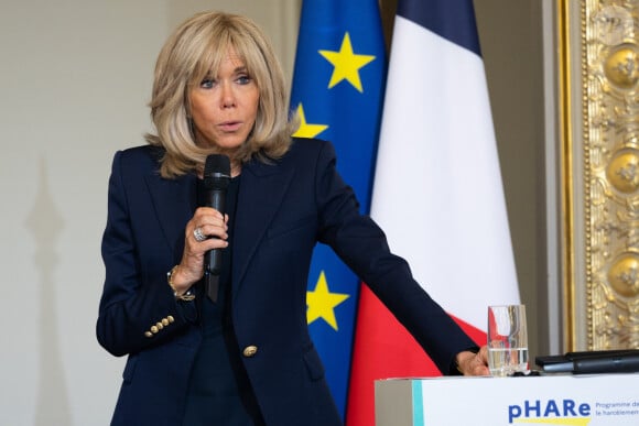 La première dame Brigitte Macron - Le Président de la République française E.Macron et la première dame B.Macron remettent les prix "Non au Harcèlement 2024" au palais de l'Elysée à Paris, le 29 mai 2024. © Raphaël Lafargue / Pool / Bestimage 