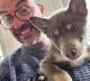 Jarry présente le nouveau membre de sa famille, un chien prénommé Smile