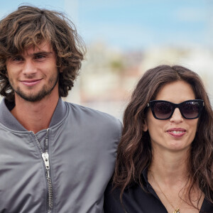 Une première sortie pour Diego Le Fur, visiblement fan de tennis

Diego Le Fur et sa mère, la réalisatrice Maïwenn au photocall de "Jeanne du Barry" lors du 76ème Festival International du Film de Cannes, le 17 mai 2023. © Dominique Jacovides/Cyril Moreau/Bestimage