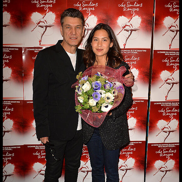 Marc Lavoine et sa compagne Line Papin au photocall de la générale de presse du spectacle musicale "Les Souliers Rouges" aux Folies Bergères à Paris, France, le 4 février 2020. © Veeren/Bestimage 