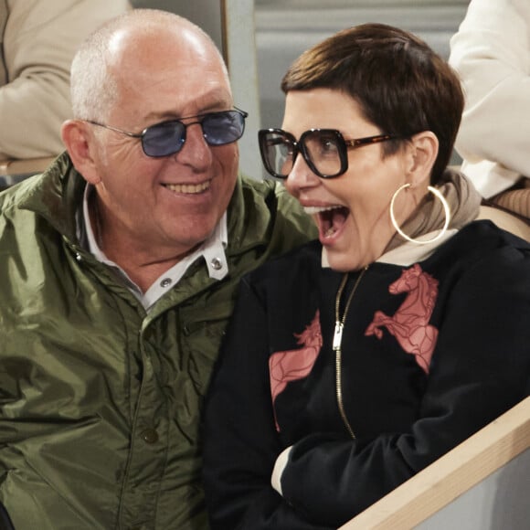 Assis aux premières loges à Roland-Garros, Frédéric Cassin et sa femme Cristina Cordula étaient aux anges
Frédéric Cassin et sa femme Cristina Córdula dans les tribunes (night session) des Internationaux de France de tennis de Roland Garros 2024 à Paris, France