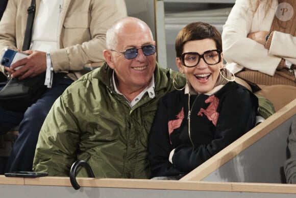 Frédéric Cassin et sa femme Cristina Córdula dans les tribunes (night session) des Internationaux de France de tennis de Roland Garros 2024 à Paris, France, le 1er juin 2024. © Jacovides-Moreau/Bestimage