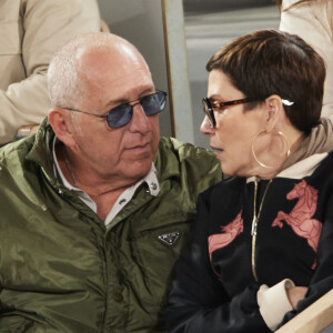 Frédéric Cassin et sa femme Cristina Córdula dans les tribunes (night session) des Internationaux de France de tennis de Roland Garros 2024 à Paris, France, le 1er juin 2024. © Jacovides-Moreau/Bestimage