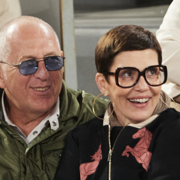 Frédéric Cassin et sa femme Cristina Córdula dans les tribunes (night session) des Internationaux de France de tennis de Roland Garros 2024 à Paris, France, le 1er juin 2024. © Jacovides-Moreau/Bestimage 