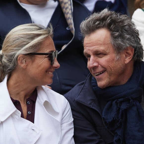 Anne-Sophie Lapix et Arthur Sadoun se sont offert une belle journée à Roland-Garros.
Anne-Sophie Lapix et son mari Arthur Sadoun dans les tribunes au même moment dans les tribunes des Internationaux de France de tennis de Roland Garros à Paris, France. © Jacovides-Moreau/Bestimage 