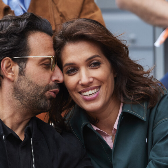 Laurie Cholewa et son mari Greg Levy dans les tribunes au même moment dans les tribunes des Internationaux de France de tennis de Roland Garros 2024 à Paris, France, le 2 juin 2024. © Jacovides-Moreau/Bestimage 