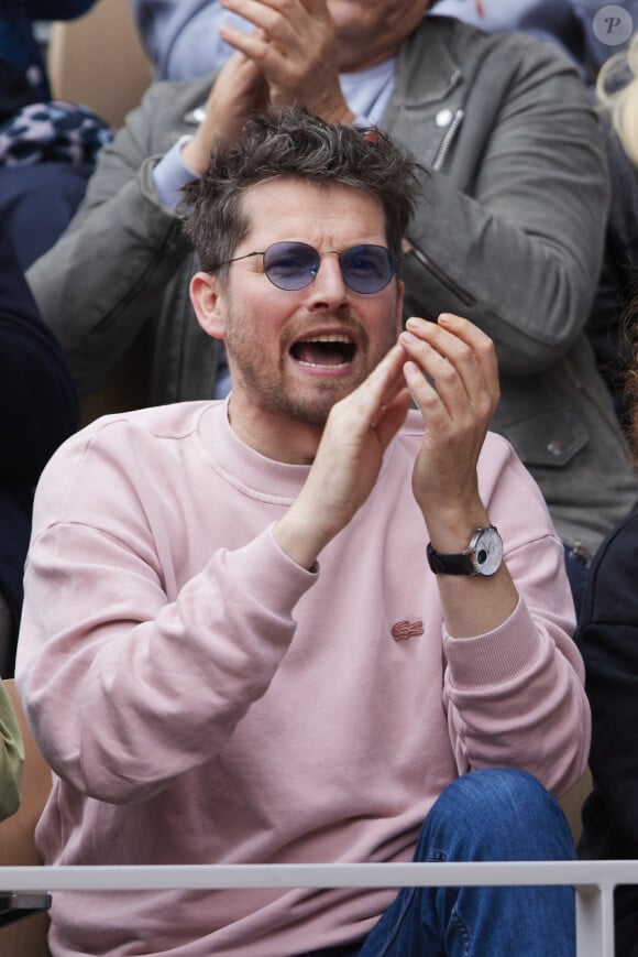 Pierre Deladonchamps dans les tribunes au même moment dans les tribunes des Internationaux de France de tennis de Roland Garros 2024 à Paris, France, le 2 juin 2024. © Jacovides-Moreau/Bestimage 