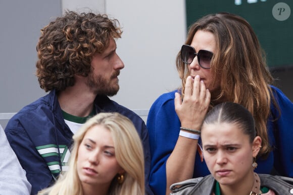 Baptiste Lecaplain dans les tribunes au même moment dans les tribunes des Internationaux de France de tennis de Roland Garros 2024 à Paris, France, le 2 juin 2024. © Jacovides-Moreau/Bestimage 