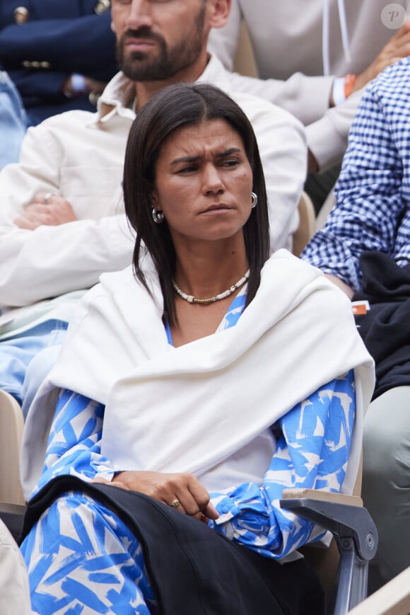 Inès Loucif (Koh Lanta) dans les tribunes au même moment dans les tribunes des Internationaux de France de tennis de Roland Garros 2024 à Paris, France, le 2 juin 2024. © Jacovides-Moreau/Bestimage 