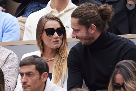 Amandine Petit et Guillaume Pley dans les tribunes au même moment dans les tribunes des Internationaux de France de tennis de Roland Garros 2024 à Paris, France, le 2 juin 2024. © Jacovides-Moreau/Bestimage 