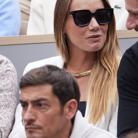 Amandine Petit et Guillaume Pley dans les tribunes au même moment dans les tribunes des Internationaux de France de tennis de Roland Garros 2024 à Paris, France, le 2 juin 2024. © Jacovides-Moreau/Bestimage 