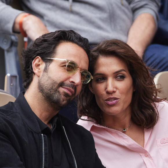 Laurie Cholewa et son mari Greg Levy dans les tribunes au même moment dans les tribunes des Internationaux de France de tennis de Roland Garros 2024 à Paris, France, le 2 juin 2024. © Jacovides-Moreau/Bestimage 