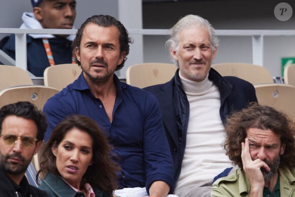 William Abadie et Bruno Gouery dans les tribunes au même moment dans les tribunes des Internationaux de France de tennis de Roland Garros 2024 à Paris, France, le 2 juin 2024. © Jacovides-Moreau/Bestimage 