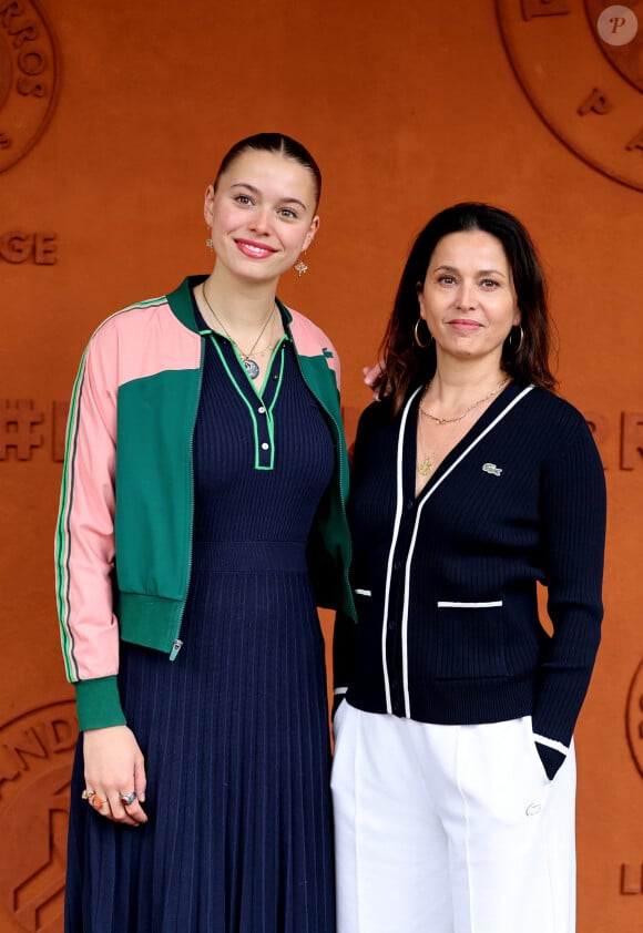 Suzanne Objois et Anne Charrier - Célébrités au village des Internationaux de France de tennis de Roland Garros 2024 à Paris le 2 juin 2024. © Jacovides / Moreau / Bestimage 