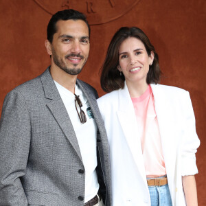 Comme son amoureux Samir Boitard.
Théma - Les amoureux de Roland Garros - Louise Monot et son compagnon Samir Boitard au village (Jour 3) lors des Internationaux de France de Tennis de Roland Garros 2022, à Paris, France, le 24 mai 2022. © Bertrand Rindoff/Bestimage 