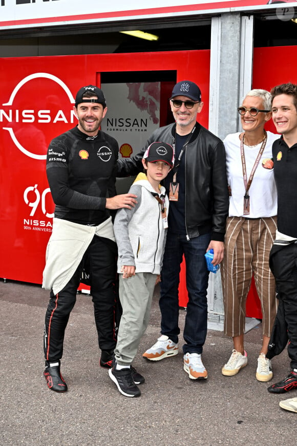 Gad Elmaleh, son fils Raphaël et le pilote Norman Nato au stand Nissan durant le 6eme Monaco E-Prix à Monaco, le 6 mai 2023. © Bruno Bebert/Bestimage