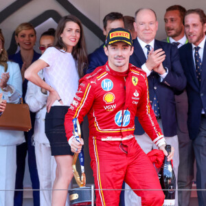 Ben-Sylvester Strautmann, Raphaël Elmaleh, Camille Gottlieb, la princesse Charlène de Monaco, Pauline Ducruet, Charlotte Casiraghi, le prince Albert II de Monaco, Pierre Casiraghi, Andrea Casiraghi, Beatrice Borromeo et Charles Leclerc - La famille princière de Monaco sur le podium avec Charles Leclerc, vainqueur du Grand Prix de Formule 1 (F1) de Monaco, le 26 mai 2024. © Claudia Albuquerque/Bestimage