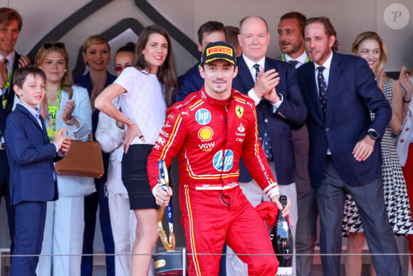 Ben-Sylvester Strautmann, Raphaël Elmaleh, Camille Gottlieb, la princesse Charlène de Monaco, Pauline Ducruet, Charlotte Casiraghi, le prince Albert II de Monaco, Pierre Casiraghi, Andrea Casiraghi, Beatrice Borromeo et Charles Leclerc - La famille princière de Monaco sur le podium avec Charles Leclerc, vainqueur du Grand Prix de Formule 1 (F1) de Monaco, le 26 mai 2024. © Claudia Albuquerque/Bestimage