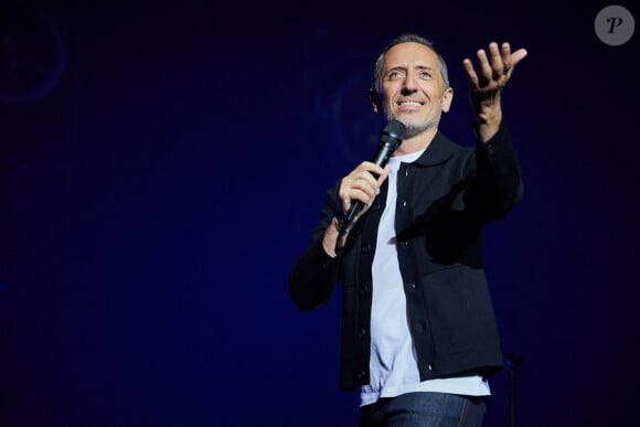 Exclusif - Gad Elmaleh - Show Solidarité Maroc, organisé par G.Elmaleh, R.Bougheraba et R.Frayssinet, au Dôme de Paris. Le 2 octobre 2023. Le show a fait salle comble devant 4000 personnes et a rapporté 435 000 euros. L'intégralité des recettes sera reversée au "fond spécial 126". © Cyril Moreau / Bestimage 