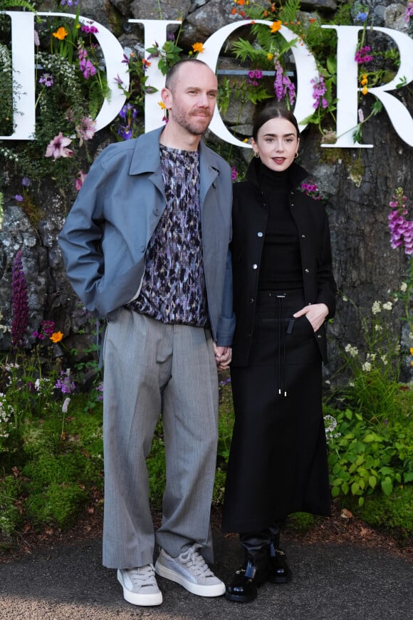 Charlie McDowell et Lily Collins lors de la croisière Dior 2025 au Drummond Castle dans le Perthshire en Ecosse, le 3 juin 2024. © Andrew Milligan/PA Wire