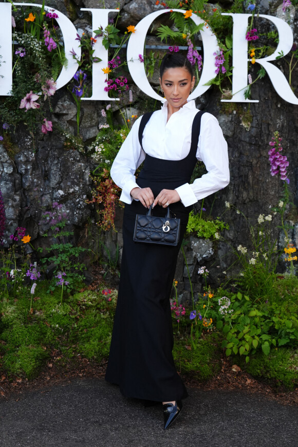 Shay Mitchelllors de la croisière Dior 2025 au Drummond Castle dans le Perthshire en Ecosse, le 3 juin 2024. © Andrew Milligan/PA Wire