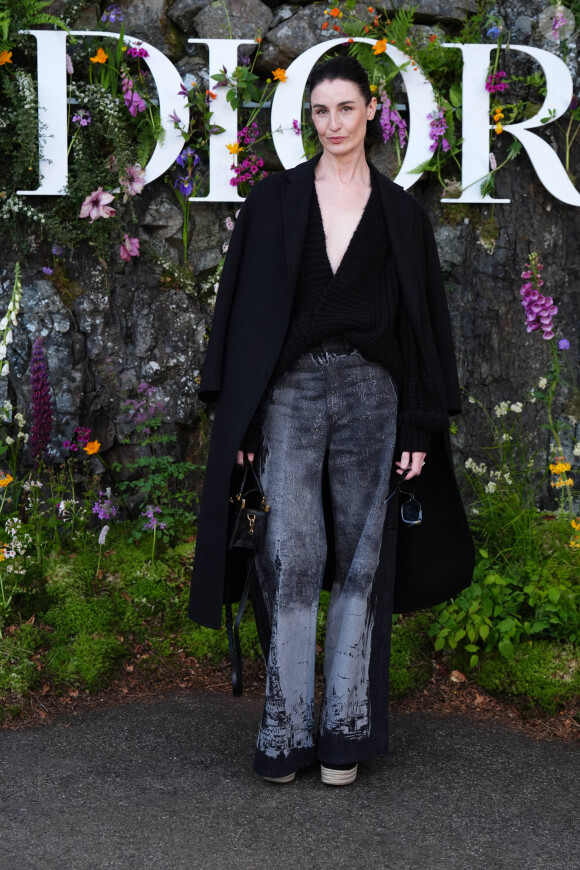 Erin O'Connor lors de la croisière Dior 2025 au Drummond Castle dans le Perthshire en Ecosse, le 3 juin 2024. © Andrew Milligan/PA Wire