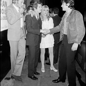 Johnny Hallyday et Jean-Jacques Debout avec Sylvie Vartan et Alain Delon