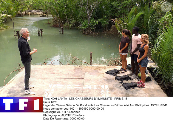 Un show riche en émotion !
Denis Brogniart et les trois finalistes Léa, Meïssa et Julie lors de la finale de "Koh-Lanta, Les Chasseurs d'immunité" sur TF1.