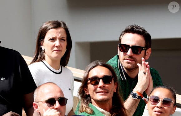 Camille Lellouche et Camille Combal - Les célébrités dans les tribunes des Internationaux de France de tennis de Roland Garros 2024 à Paris. Le 5 juin 2024. © Jacovides-Moreau/Bestimage