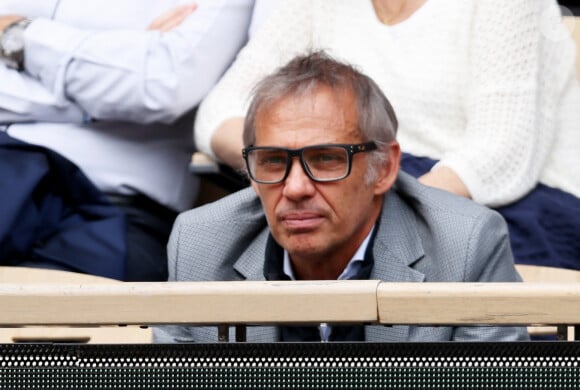 Paul Belmondo était également de la partie
 
Paul Belmondo - Les célébrités dans les tribunes des Internationaux de France de tennis de Roland Garros 2024 à Paris. Le 5 juin 2024. © Jacovides-Moreau/Bestimage