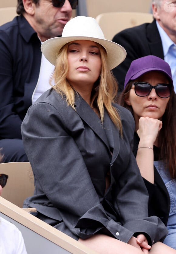 Samanta Cotta (Santa) - Les célébrités dans les tribunes des Internationaux de France de tennis de Roland Garros 2024 à Paris. Le 5 juin 2024. © Jacovides-Moreau/Bestimage  