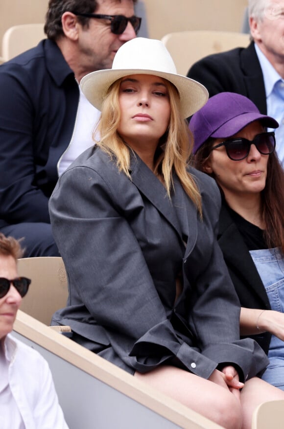 Samanta Cotta (Santa) - Les célébrités dans les tribunes des Internationaux de France de tennis de Roland Garros 2024 à Paris. Le 5 juin 2024. © Jacovides-Moreau/Bestimage  