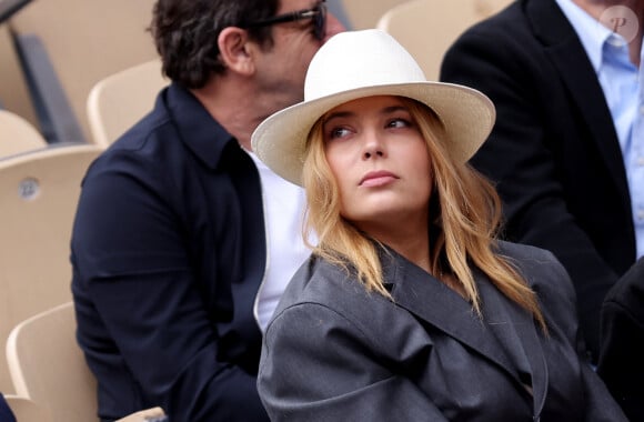 Samanta Cotta (Santa) - Les célébrités dans les tribunes des Internationaux de France de tennis de Roland Garros 2024 à Paris. Le 5 juin 2024. © Jacovides-Moreau/Bestimage  