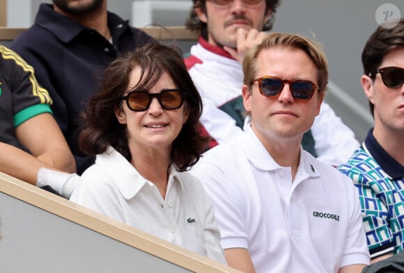 Zabou Breitman - Les célébrités dans les tribunes des Internationaux de France de tennis de Roland Garros 2024 à Paris. Le 5 juin 2024. © Jacovides-Moreau/Bestimage