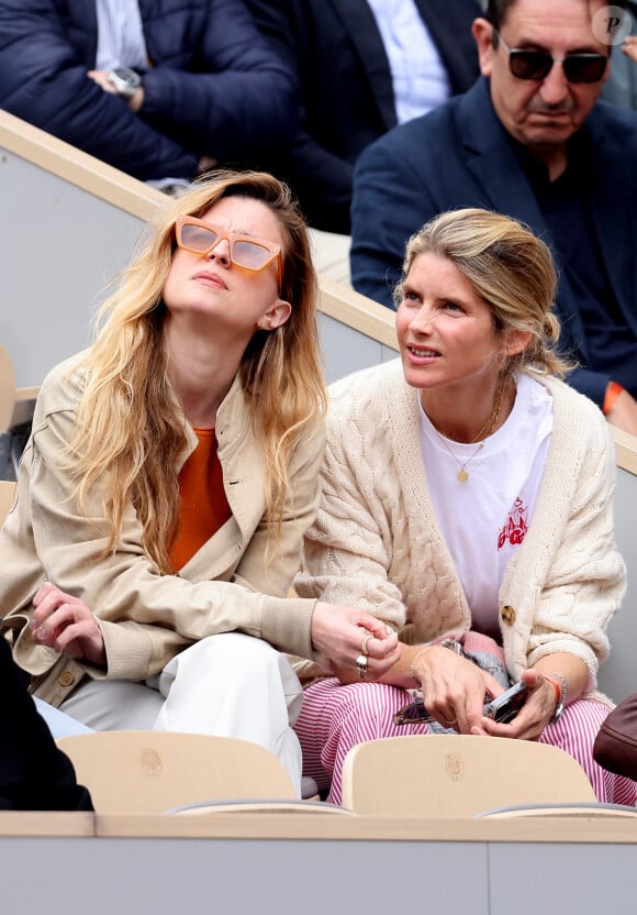 Cécile Cassel et Alice Taglioni - Les célébrités dans les tribunes des Internationaux de France de tennis de Roland Garros 2024 à Paris. Le 5 juin 2024. © Jacovides-Moreau/Bestimage