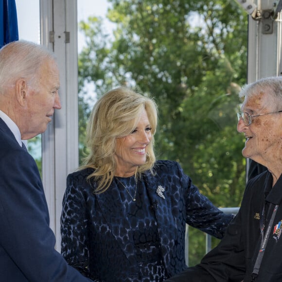 Et aurait aussi proposé une scène improbable
Joe et Jill Biden à Colleville-sur-Mer pour les 80 ans du Débarquement le 6 juin 2024 © Adam Schultz/White House/Planet Pix via ZUMA Press/Bestimage