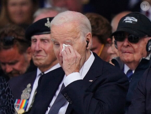 A essuyé quelques larmes
Joe Biden à Omaha Beach à Saint-Laurent-sur-Mer pour les 80 ans du Débarquement le 6 juin 2024. Photo by Jordan Pettitt/PA Wire/ABACAPRESS.COM