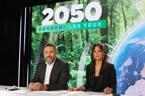 Bruce Toussaint et Aurélie Casse assistent à l'émission '2050 Ouvrons les Yeux' à BFM TV, à Paris, France, le 14 novembre 2022. Photo par Jerome Domine/ABACAPRESS.COM