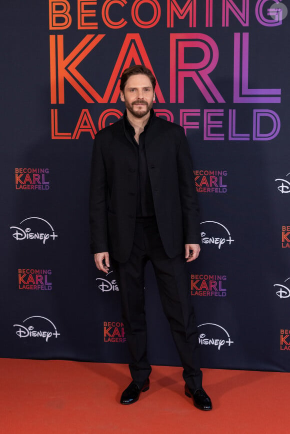 Daniel Brühl à l'avant-première du film "Becoming Karl Lagerfeld" au Terrazza Martini de Milan, le 5 juin 2024.