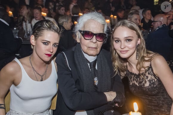 Kristen Stewart, Karl Lagerfeld, Lily-Rose Depp au dîner organisé par Chanel à l'Elbe Philharmonie à Hambourg, le 6 décembre 2017. Olivier Borde/Bestimage