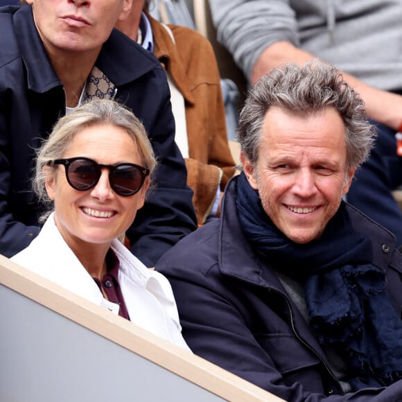 Anne-Sophie Lapix et son mari Richard Sadoun dans les tribunes des Internationaux de France de tennis de Roland Garros 2024 à Paris, France, le 2 juin 2024. © Jacovides-Moreau/Bestimage