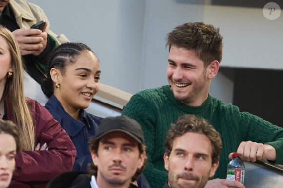 Candice, Julien (candidats Star Academy 2024) - Célébrités dans les tribunes des Internationaux de France de tennis de Roland Garros 2024 à Paris le 27 mai 2024. © Moreau-Jacovides/Bestimage 