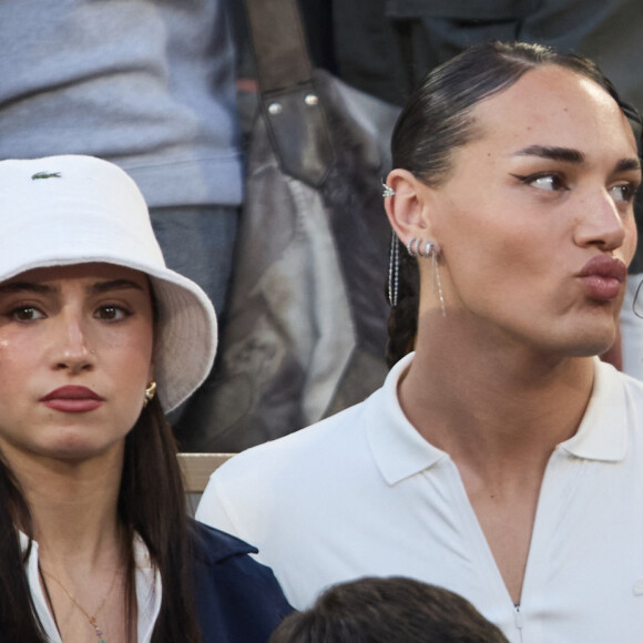 Lénie, Djebril (candidats Star Academy 2024) - Célébrités dans les tribunes des Internationaux de France de tennis de Roland Garros 2024 à Paris le 27 mai 2024. © Moreau-Jacovides/Bestimage 