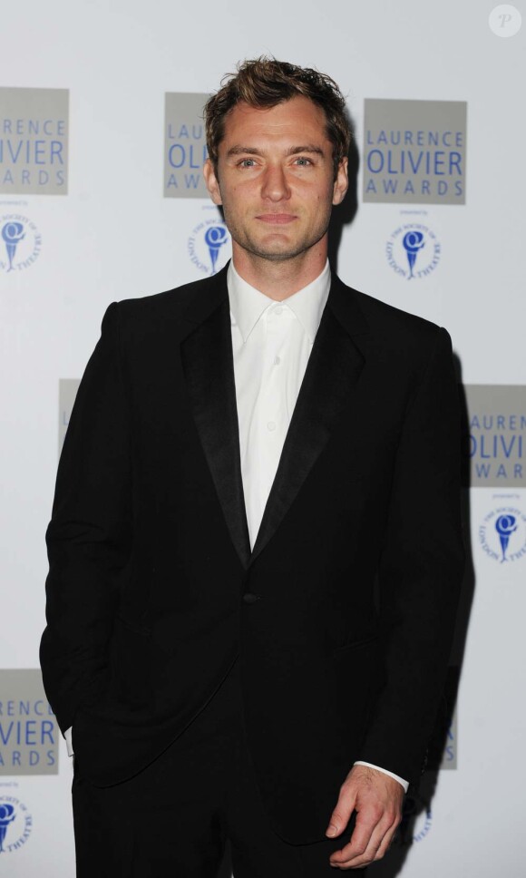Jude Law à la cérémonie des Laurence Olivier Awards, à Londres, le 21 mars 2010 !