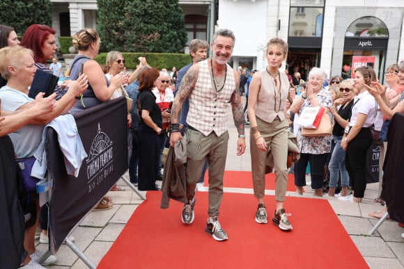 Exclusif - Stéphane Blancafort et sa compagne Catherine Davydzenka - Arrivées au photocall de la 3ème édition du Festival du Cinéma Français et de la Gastronomie d'Aix-les-Bains. Le 8 juin 2024 © Denis Guignebourg / Bestimage 