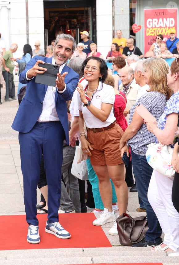 Exclusif - Ary Abittan - Arrivées au photocall de la 3ème édition du Festival du Cinéma Français et de la Gastronomie d'Aix-les-Bains. Le 8 juin 2024 © Denis Guignebourg / Bestimage 